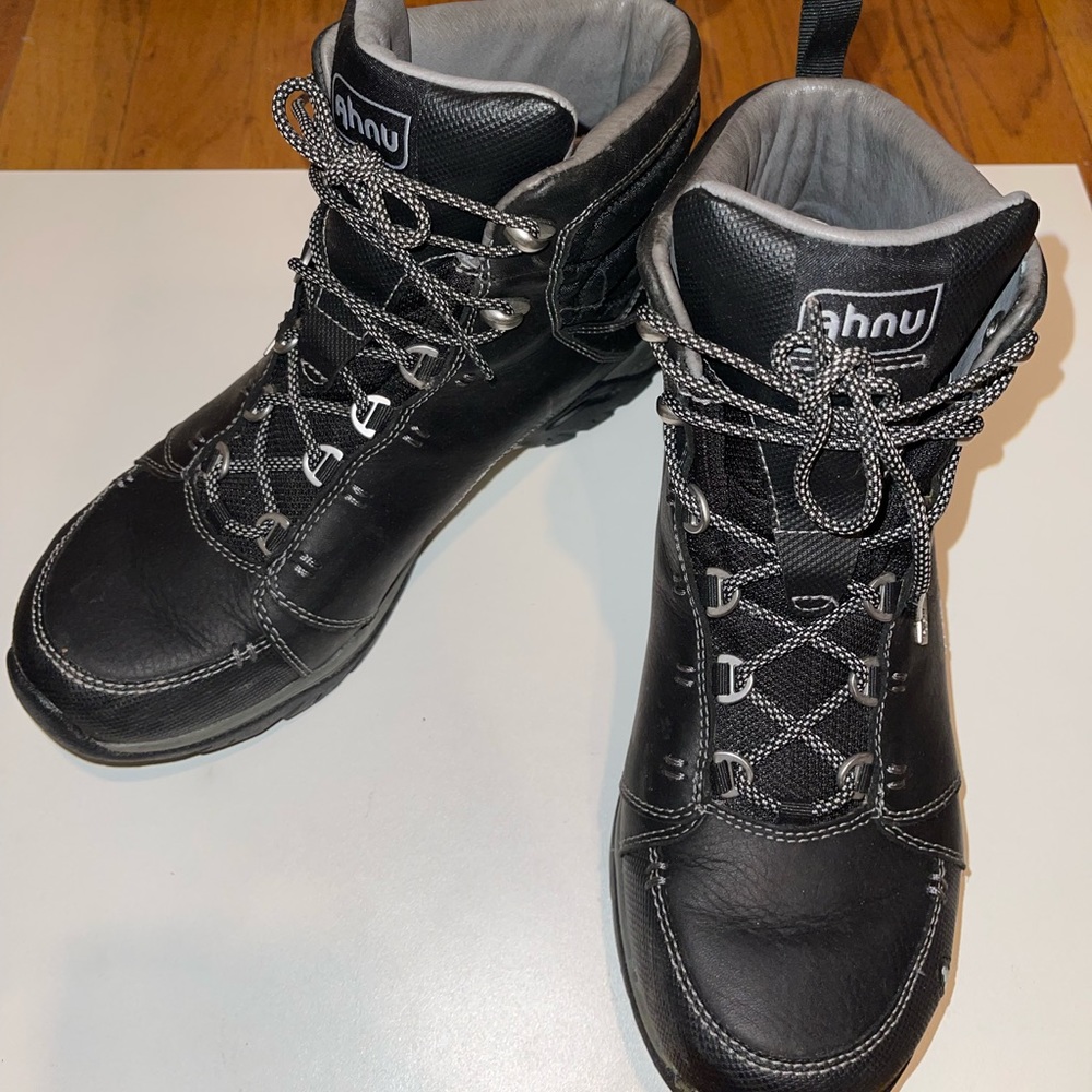 Ahnu Montara Women’s Size 8 Black Leather Outdoor Hiking Athletic Trail Boots